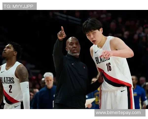 勇士与开拓者西部决赛激战正酣精彩瞬间回顾与分析